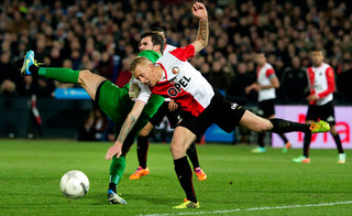 Lex Immers in a duel with the opposing team’s goalkeeper, Piet Veldhuizen of Vitesse, in January 2014. Photo by Olaf Kraak for ANP (Dutch News Agency)