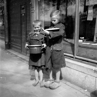 Dutch famine of 1944-45, Amsterdam. Photo by Cas Oorthuys/Hollandse Hoogte