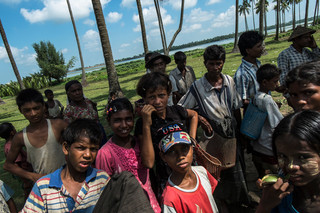 Rohingya children on the Beydar beach at the edge of the Dar Paing refugee camp. Photo by Andreas Staahl