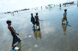 Beydar beach, adjacent to the Dar Paing refugee camp. Photo by Andreas Staahl