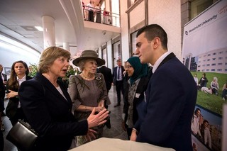 Assadour talks to journalist Daniela Schadt, partner of German president Joachim Gauck, and Princess Beatrix of the Netherlands. Photo by Hoseb Assadour 