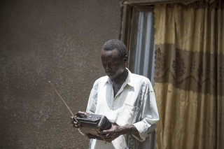 This is Thomas Ali listening to a news broadcast on the radio. Juba, South Sudan. Photos by Charles Lomodong for De Correspondent
