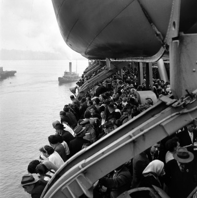 Boat with displaced persons from World War II arriving at Ellis Island. Photo by Getty